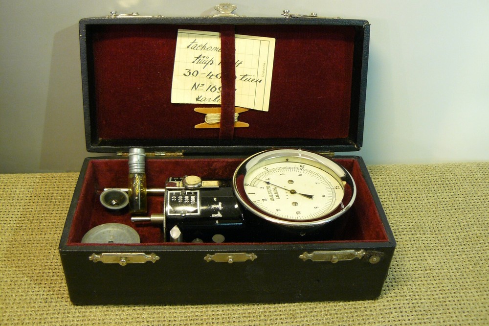 Antique Germany Hand TACHOMETER kit with Box (546)