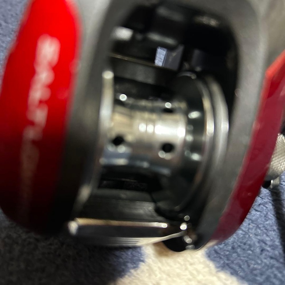 VD SALTLOWPRO 100DR Bait Reel Red Compact Design Used