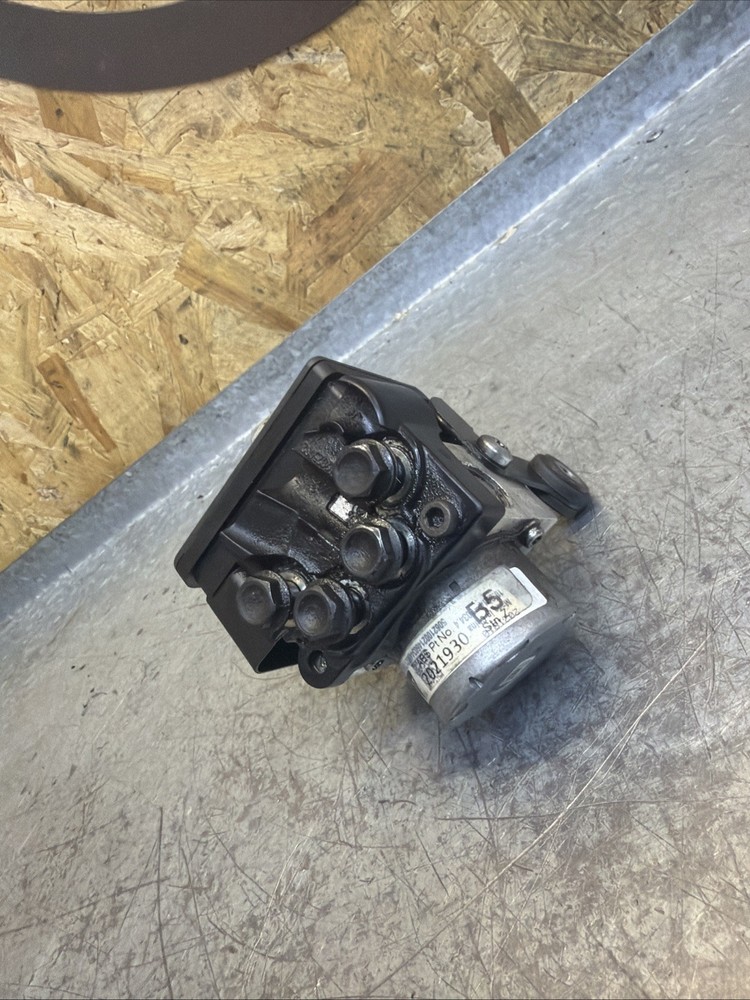 Triumph Thruxton 1200 R 2017 ABS Pump Module Control Unit Brakes OE