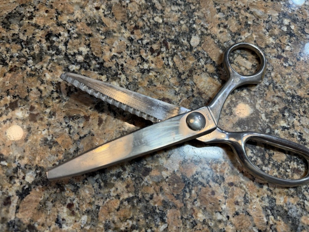 Gingher Pinking Shears 7 1/2” Scissors with Original Box vtg