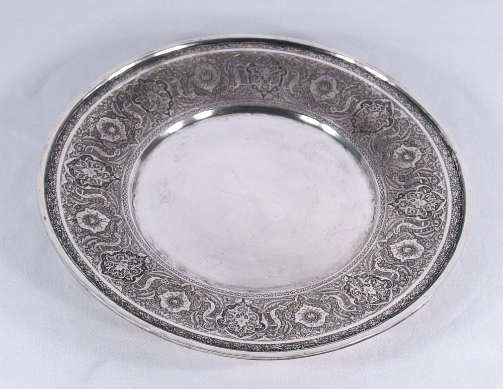 LARGE ANTIQUE PERSIAN ENGRAVED SOLID SILVER TRAY CHARGER PLATE