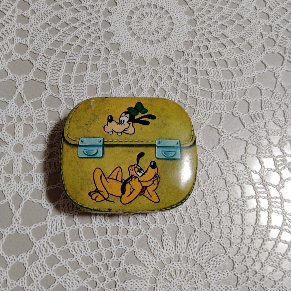 Retro Goofy and Pluto rare tin can accessory case