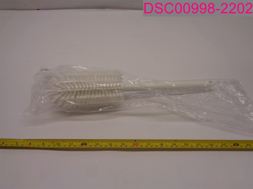 QTY=4; SPARTA 16" Polyester Bottle Brush White 40001EC02