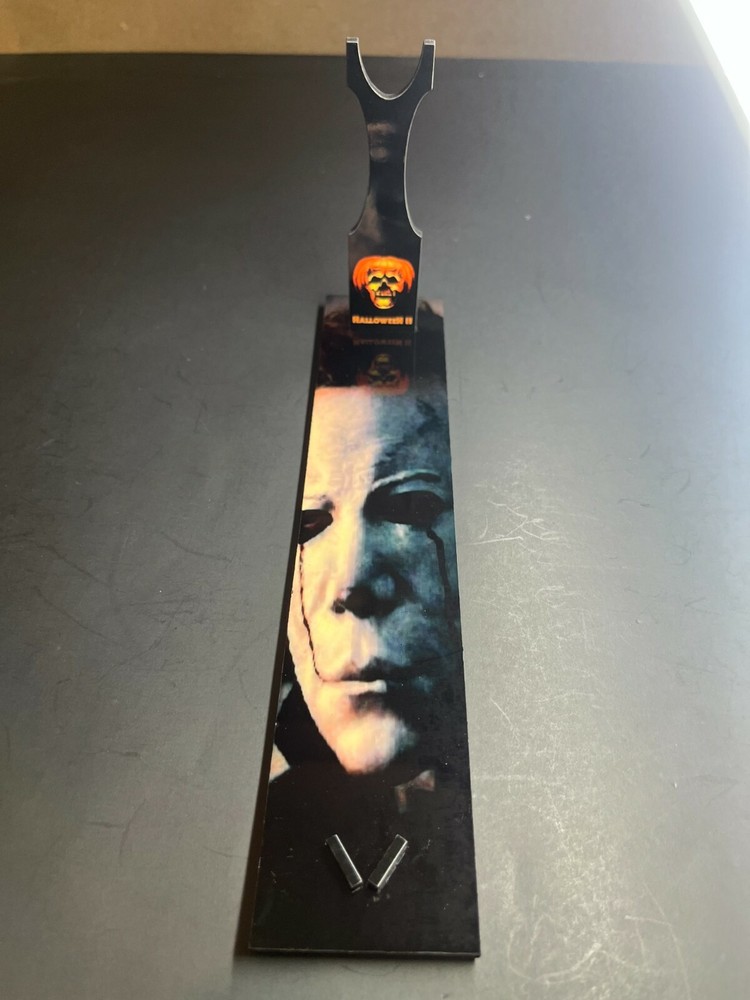 Halloween II Knife With Sublimated Stand