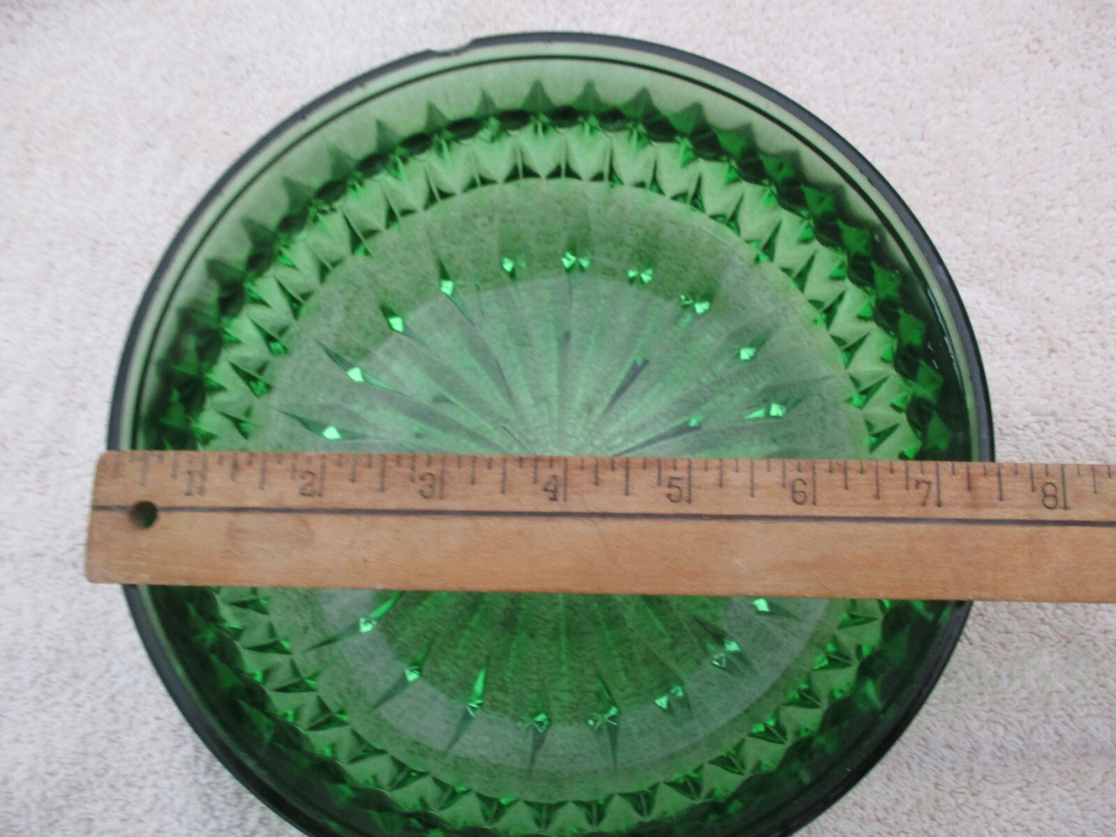 A VINTAGE ELEGANT, SPIKED, EMERALD GREEN GLASS LID/LAMP PART? MISSING FINIAL.