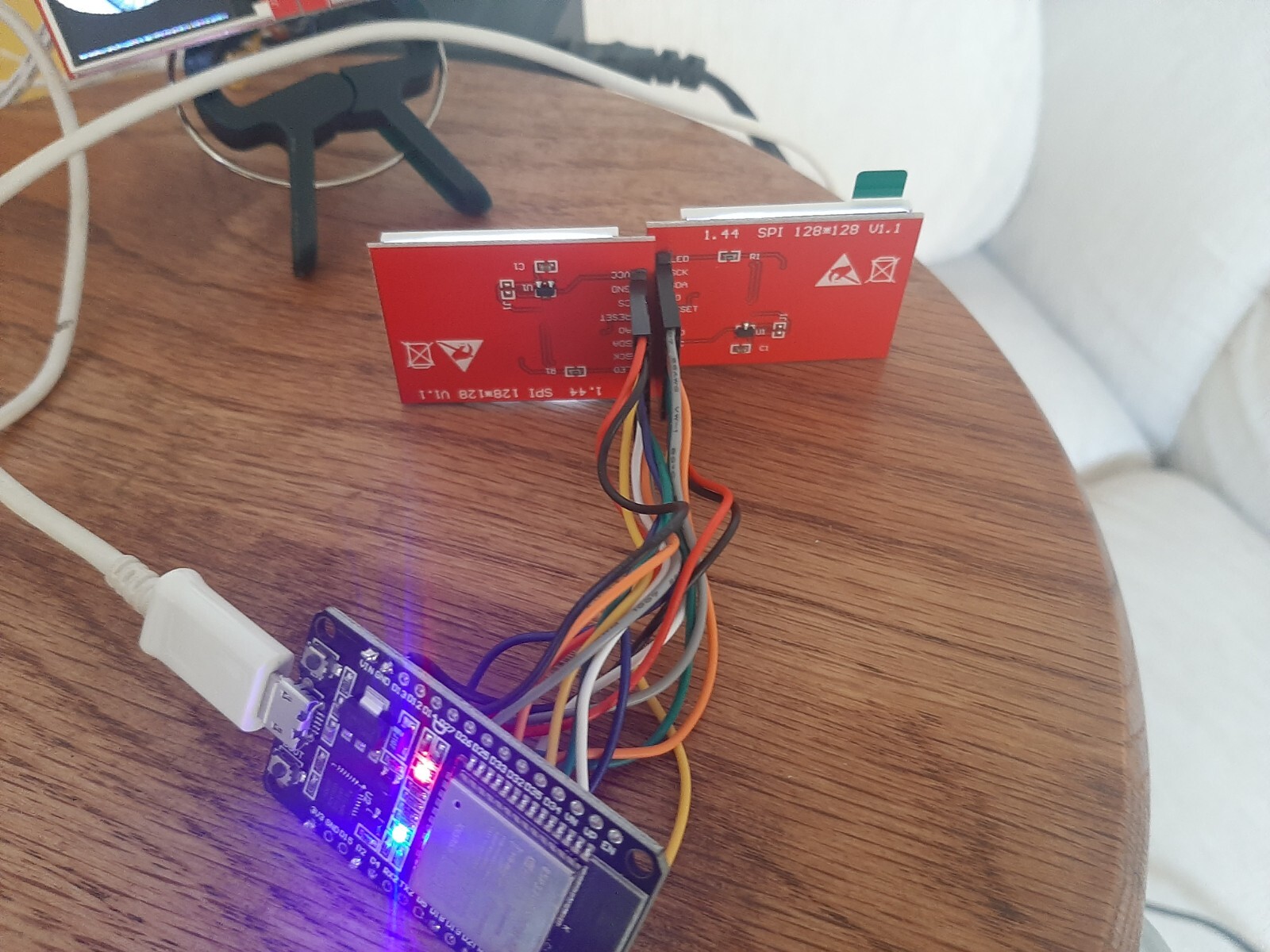 Animated eyes (1 pair) for Props ETC, based on Adafruit's Uncanny Eyes, ESP32