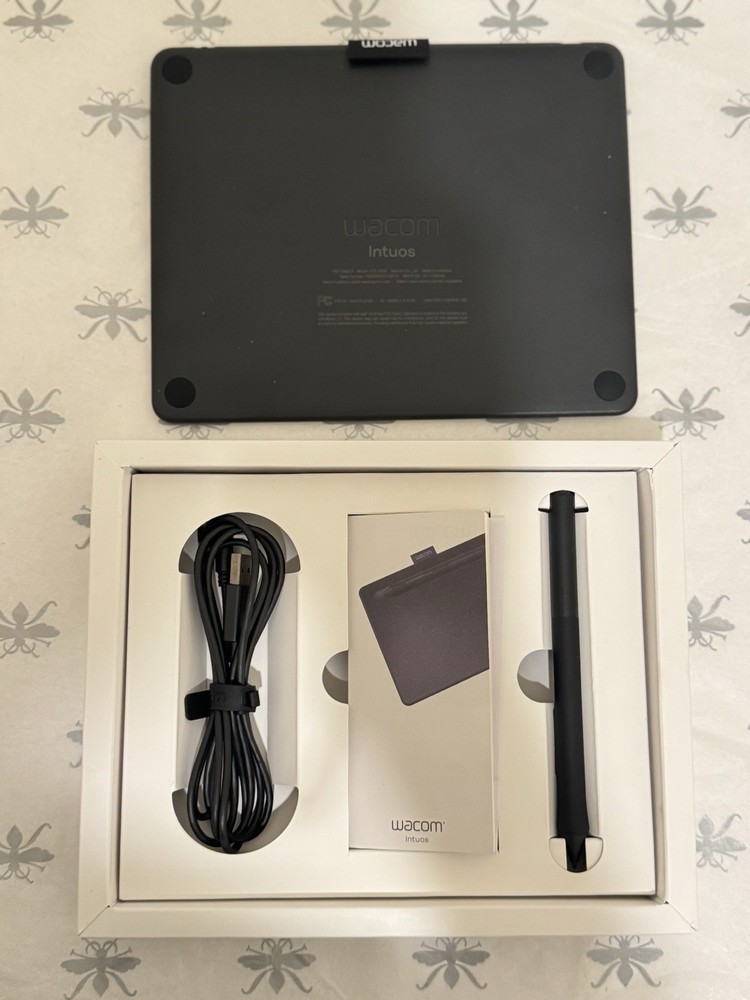 Wacom Intuos Small Wireless Drawing Tablet for Mac PC Android Creative Pen Pad