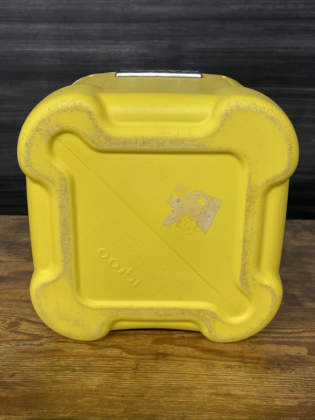 Igloo SHITI EMBLEM Ice Cube Yellow & White Cooler 12qt ~ 14 Cans