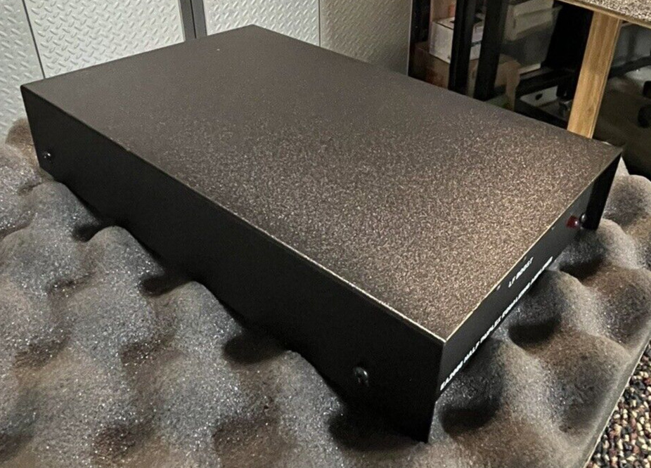 (1) PELCO EA2000 HALF-DUPLEX EQUALIZING AMPLIFIER. NOS/NIB.