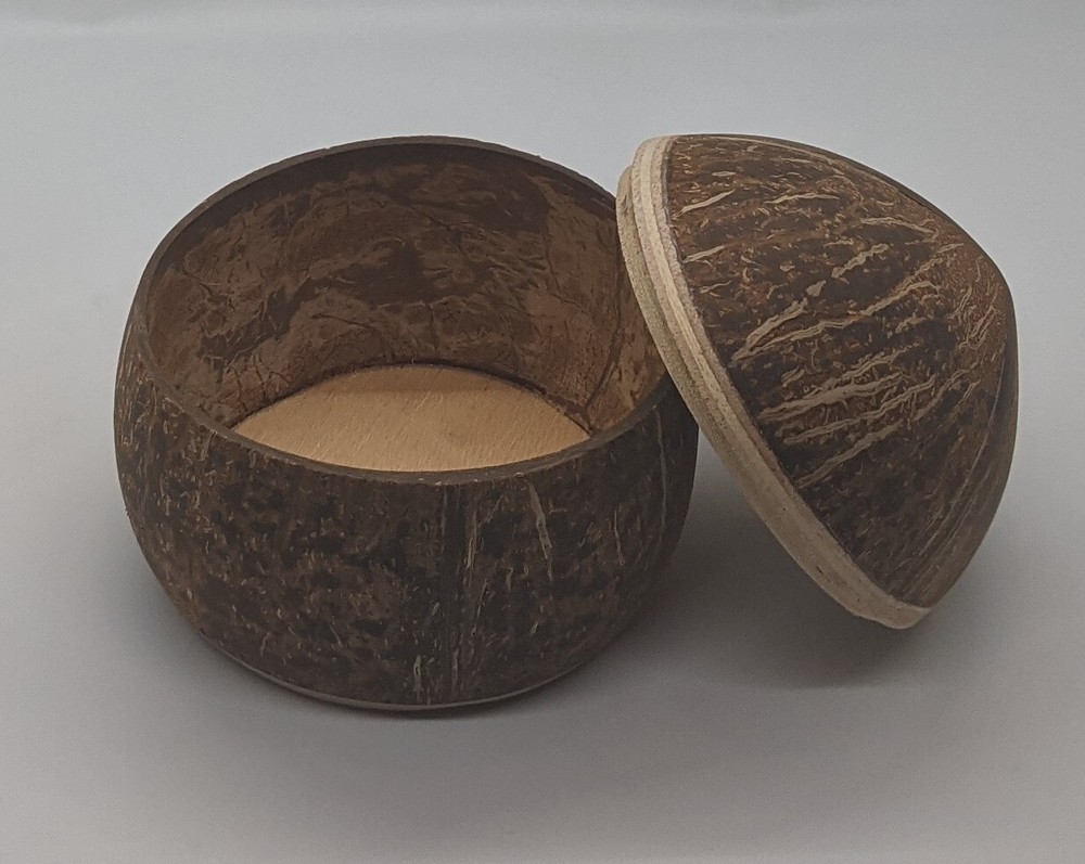 Handmade coconut shell container with cover/lid