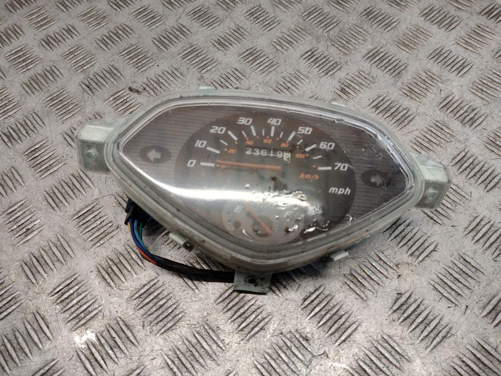 2005 HONDA SCV100 Speedo Clocks
