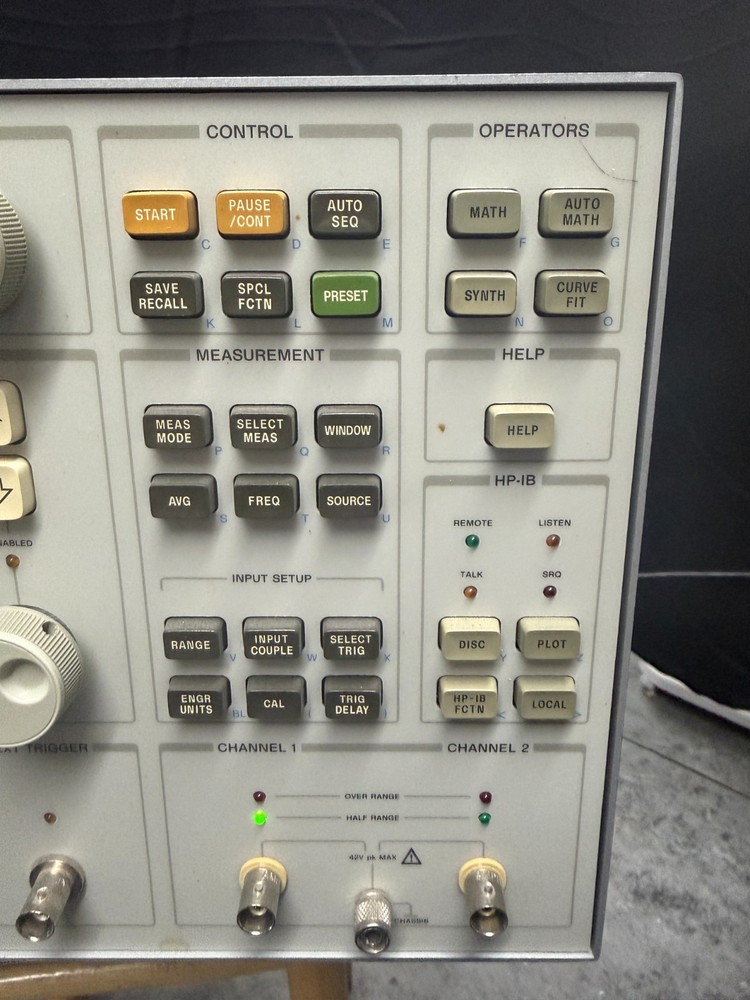 HP 3562A Dynamic Signal Analyzer Powers On Passes Self Tests See Notes
