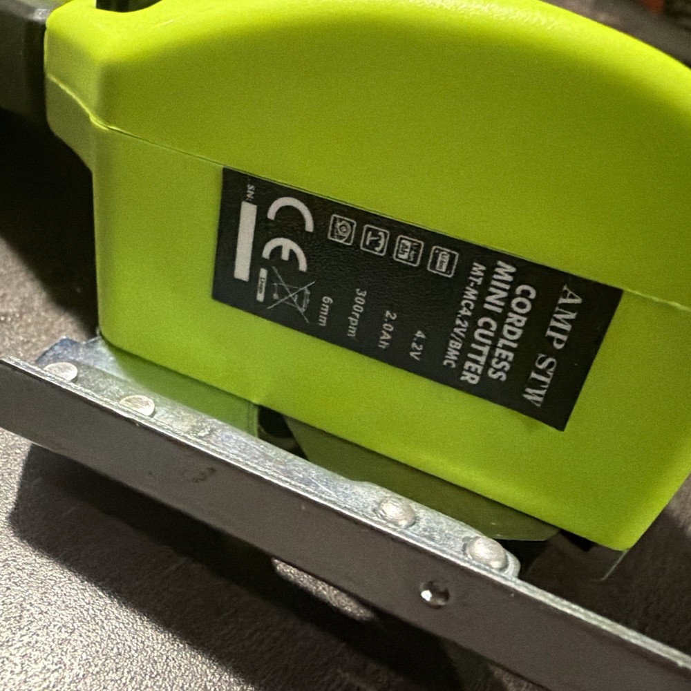 Electric Cordless Scissors Set with Replacement Blade