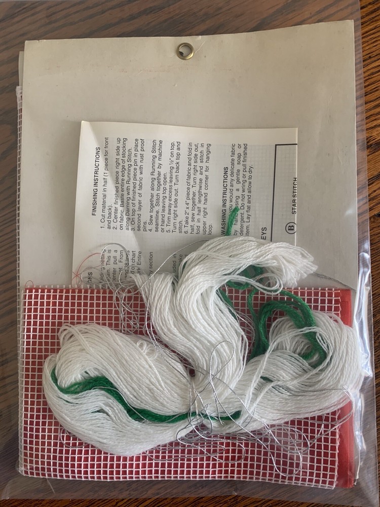 Vogart Crafts SNOWMAN STOCKING Net Darning Kit