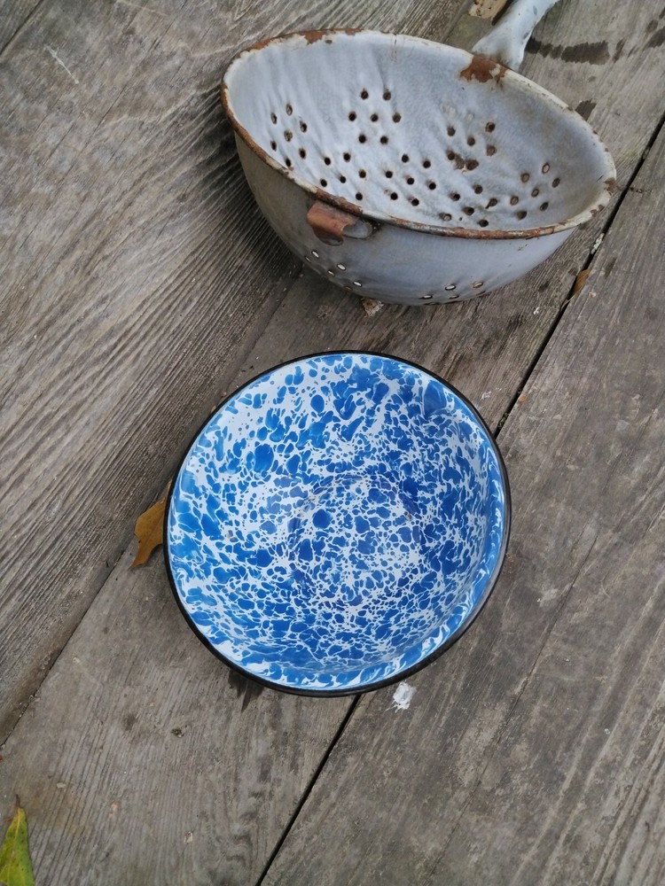 **AWESOME OLD PRIMITIVE ENAMELED SET VERY NICE!***