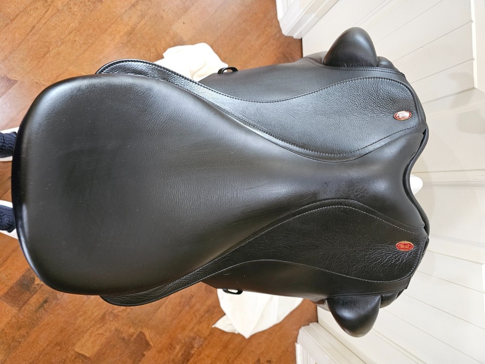 Kent & Masters Surface Block 18" Dressage Saddle EUC