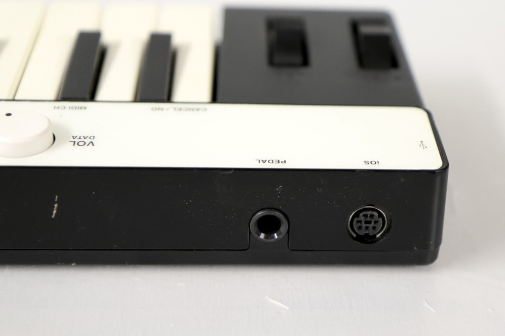 IK Multimedia iRig Keys 37-Key Mobile MIDI Keyboard Controller - Untested