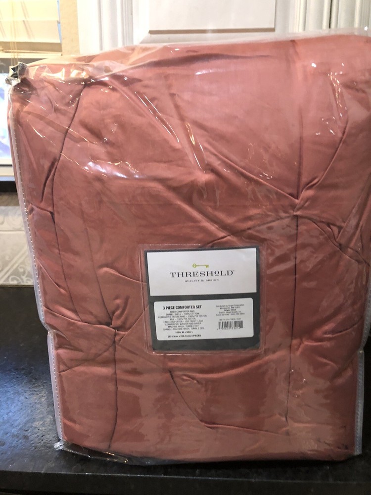 Threshold Comforter Set Rose King or California King