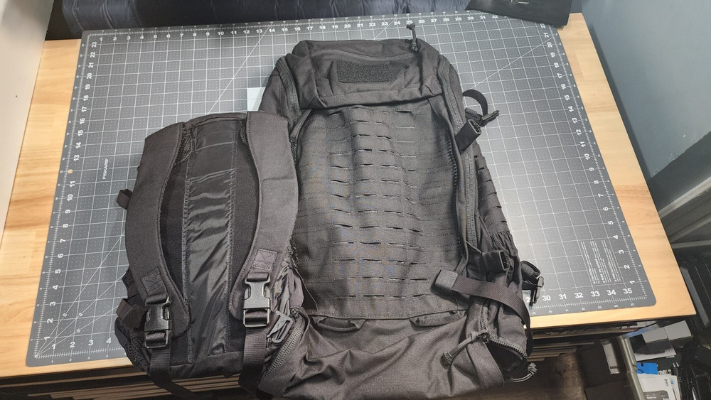 Direct Action Gear Halifax Medium & Spitfire Black - EUC