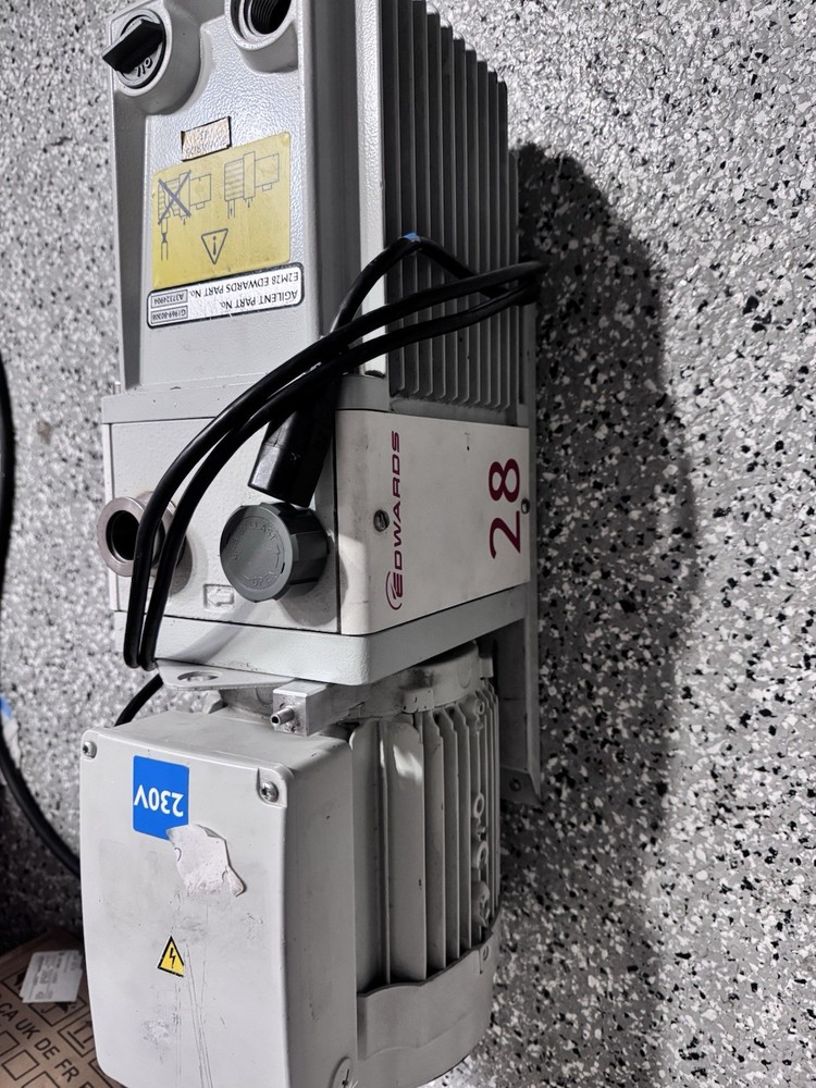 Edwards 28 E2M28 Rotary Vane Vacuum Pump, Read Description