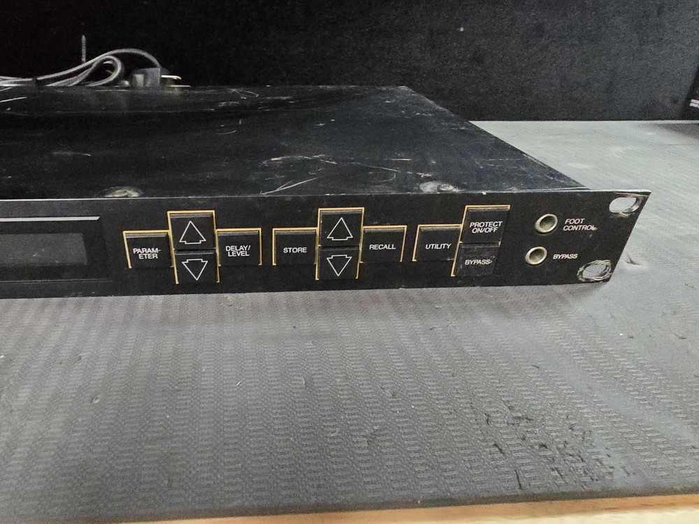 Yamaha DEQ7 Digital Equalizer