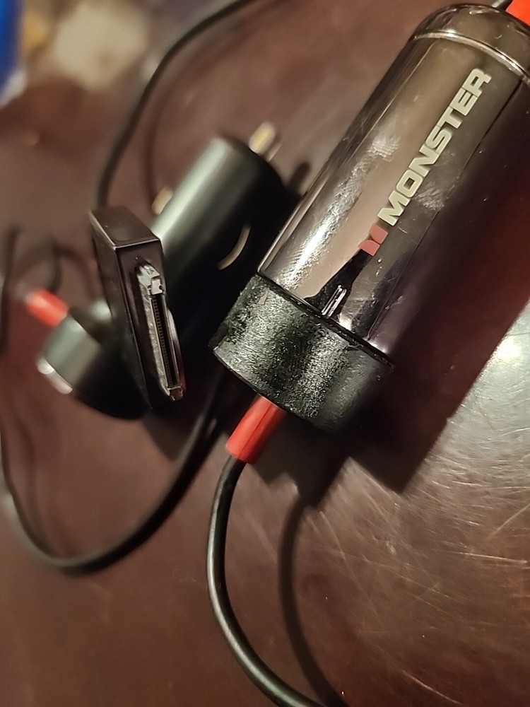 Monster iCarPlay Wireless 500 iPod FM Transmitter with Charging 3.28 FT