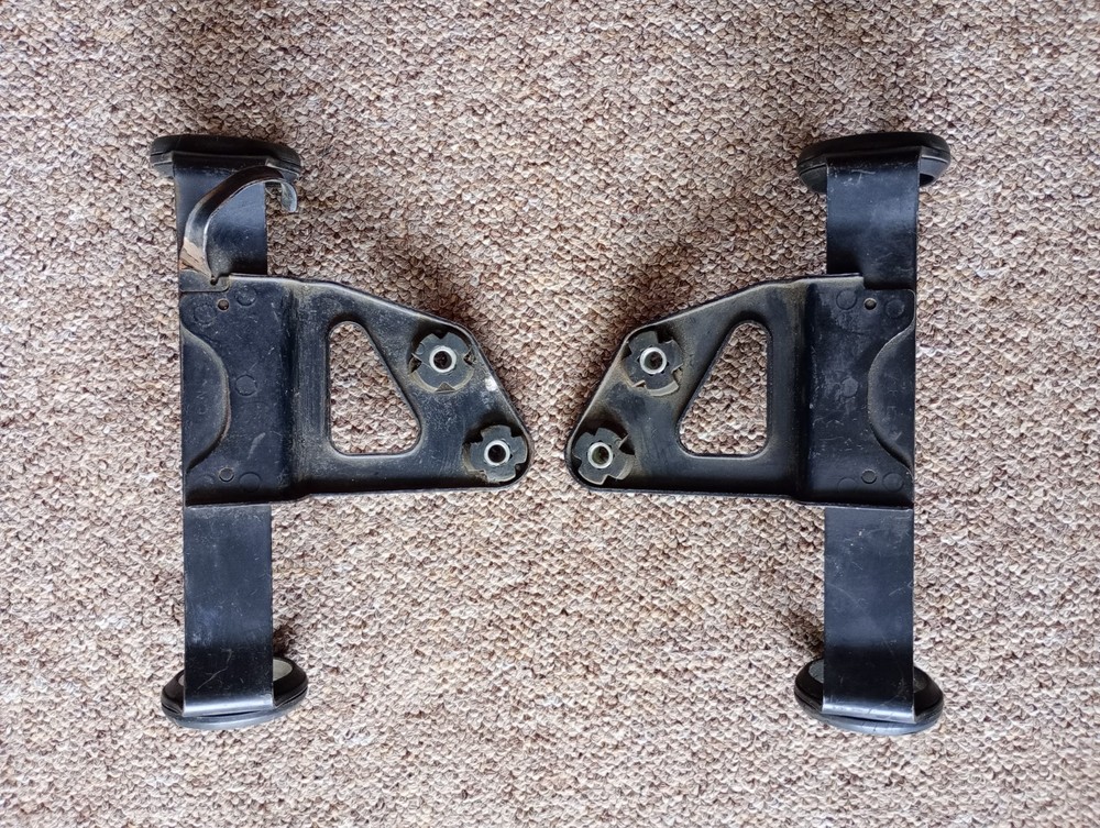 Genuine Suzuki DR600 headlight bracket holder