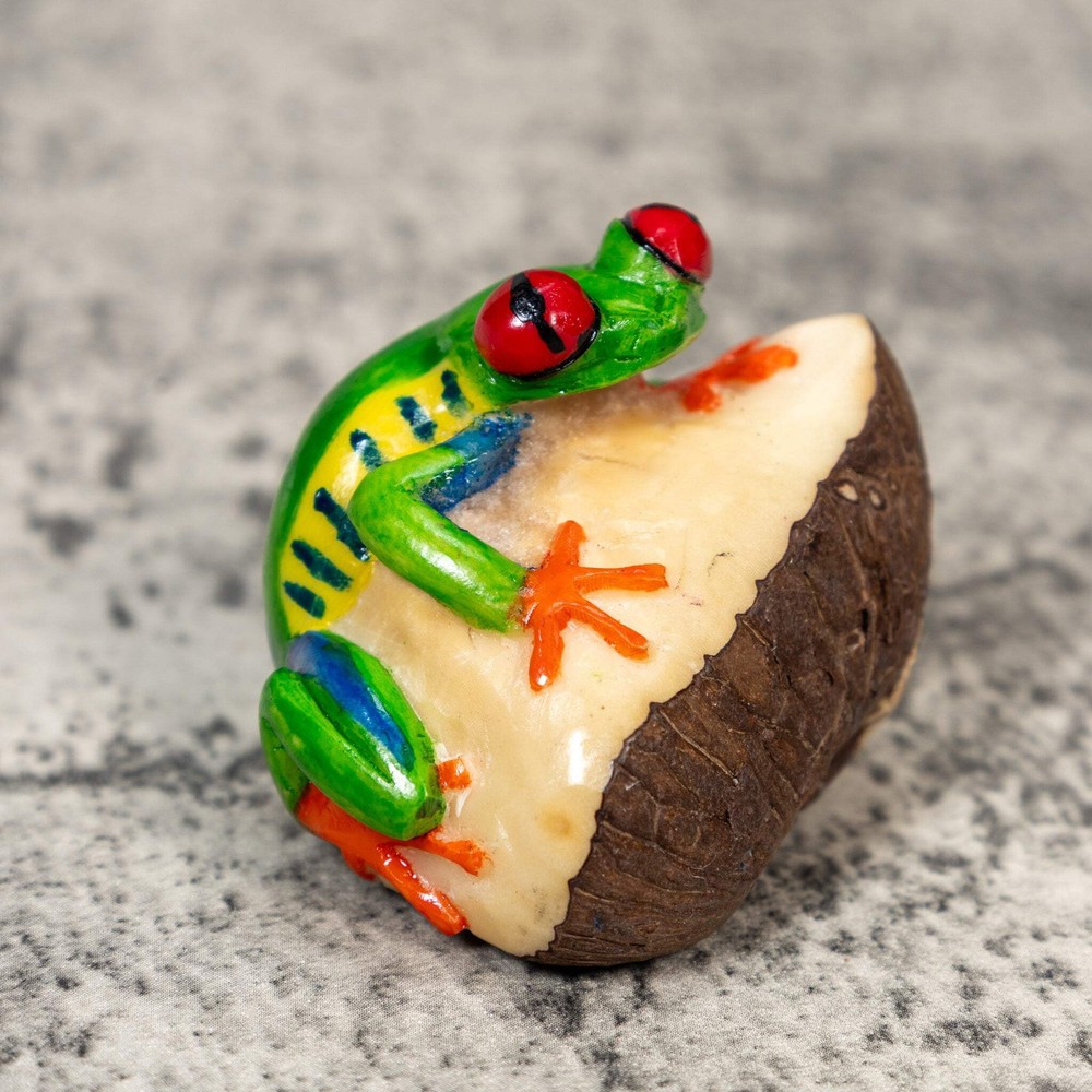 Red-Eye Tree Frog Tagua Carving
