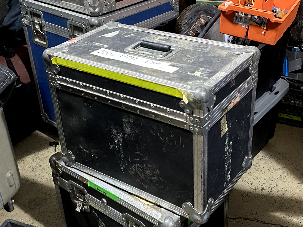 HMI 200w Cinemills Silver Bullet PAR light With road case