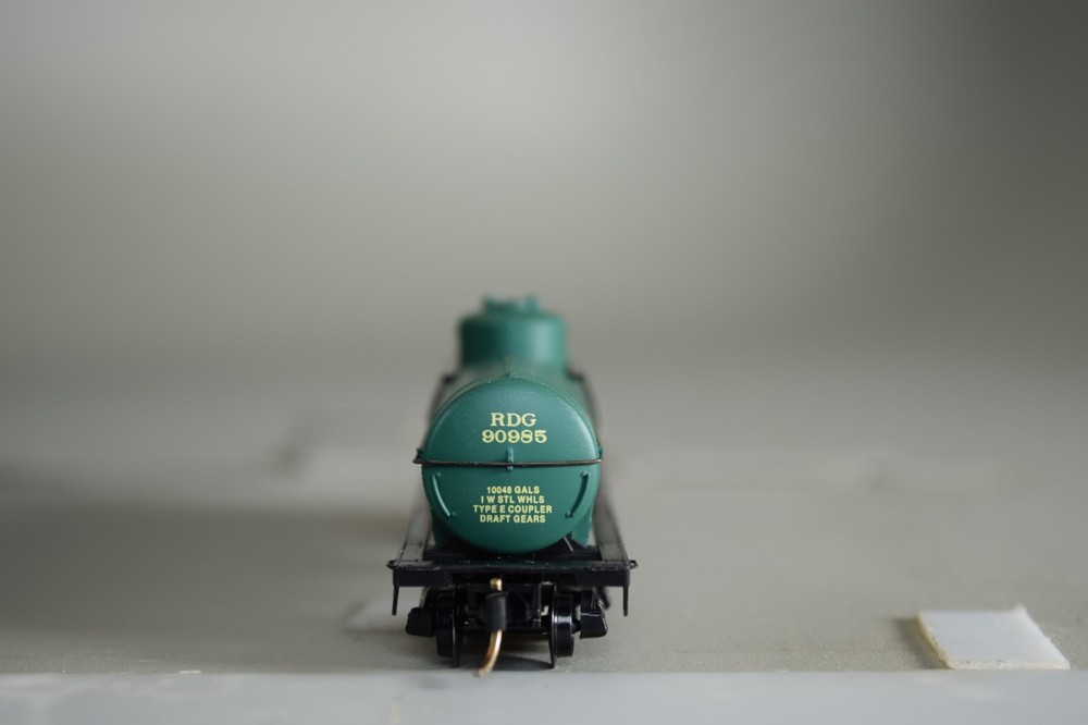 25009 Micro Trains 39' TANK car RDG READING