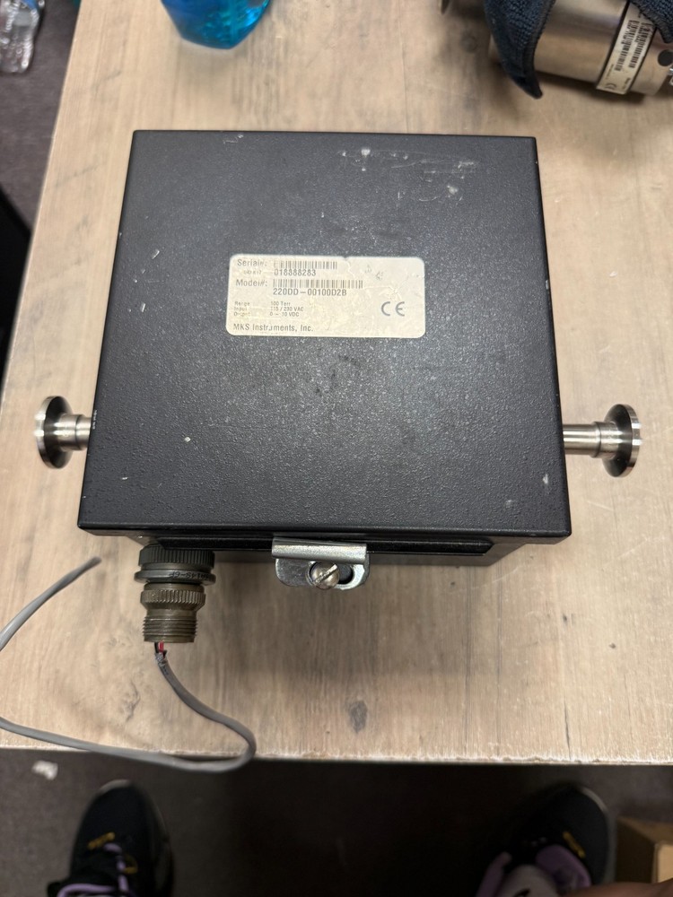 MKS instruments 220DD-00100D2B Differential Capacitance Manometer 100 TORR READ