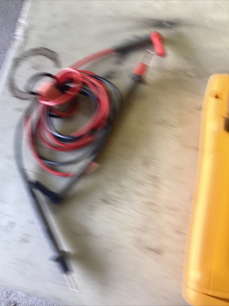 Fluke 724 Process and Temperature Calibrator with Leads