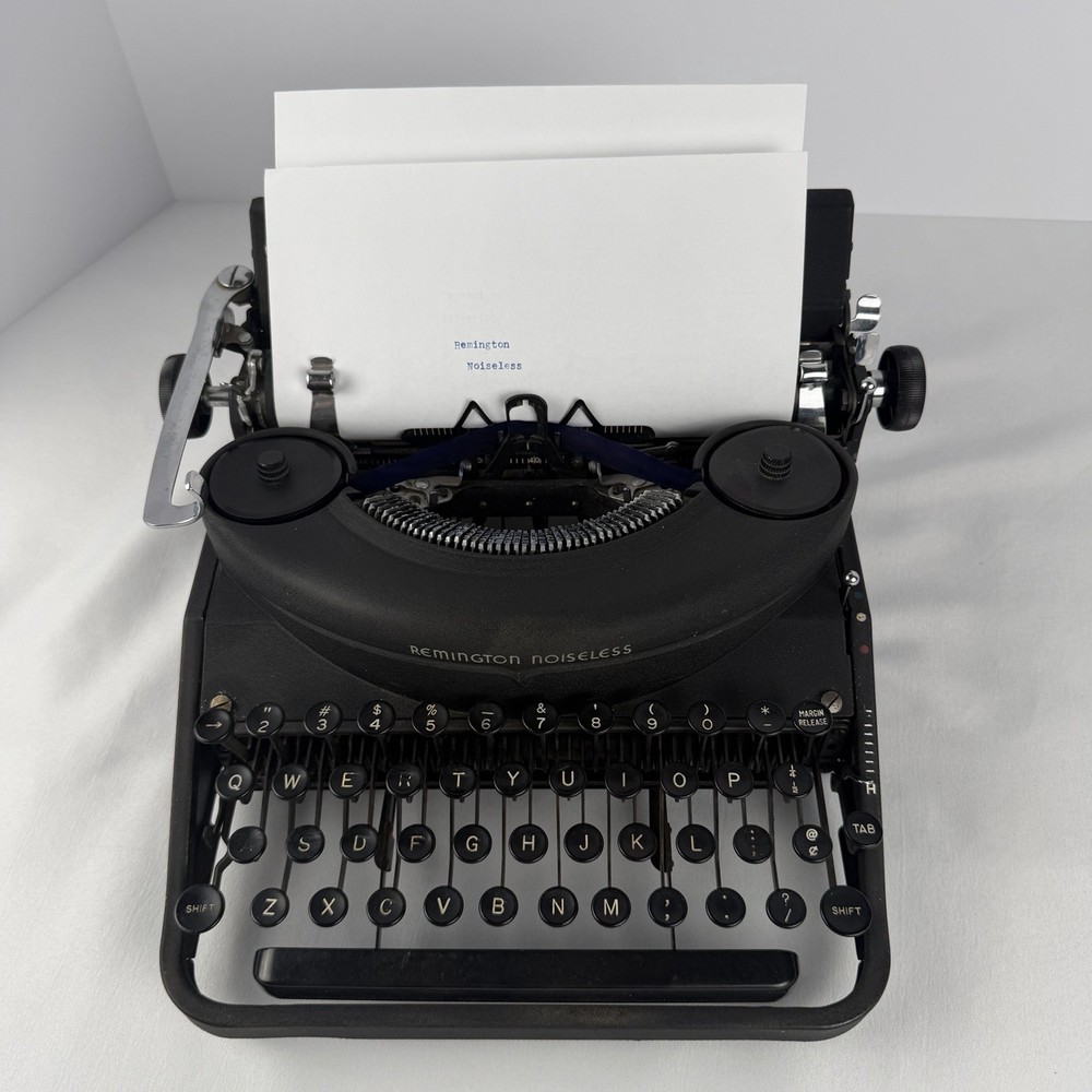 Remington Noiseless Model 7 Typewriter Working with Case
