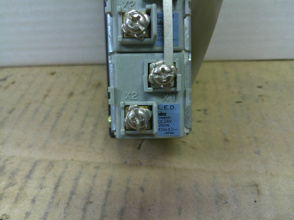 IDEC SLC-30 3 POSITION LIGHT PANEL DC24V