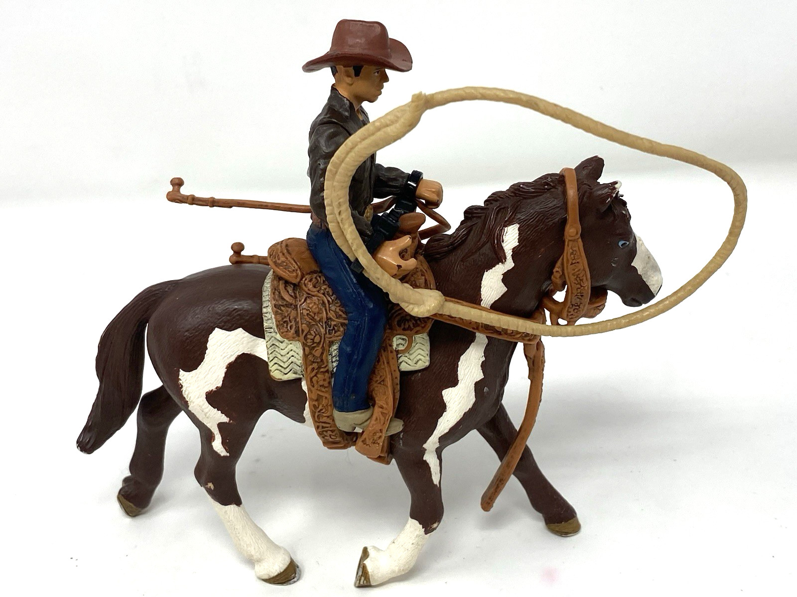 Schleich 2 Texas Longhorn Bulls, Horse & Cowboy Roping Figurines