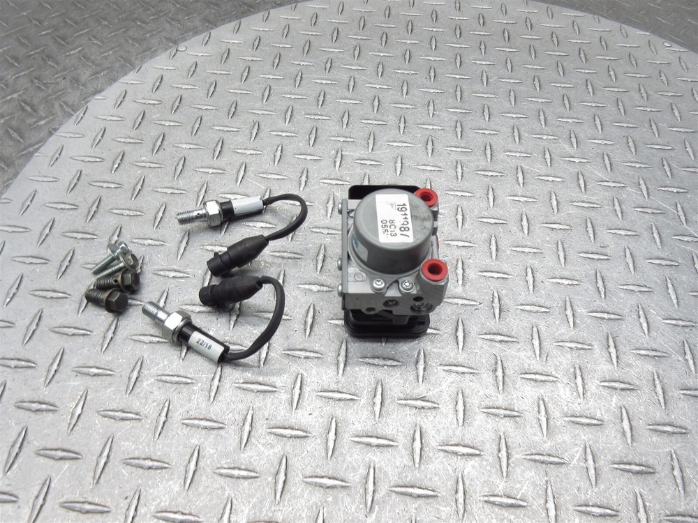 2018 17-23 Indian Chieftain Limited ABS Pump Brake Module Control Unit Sensor