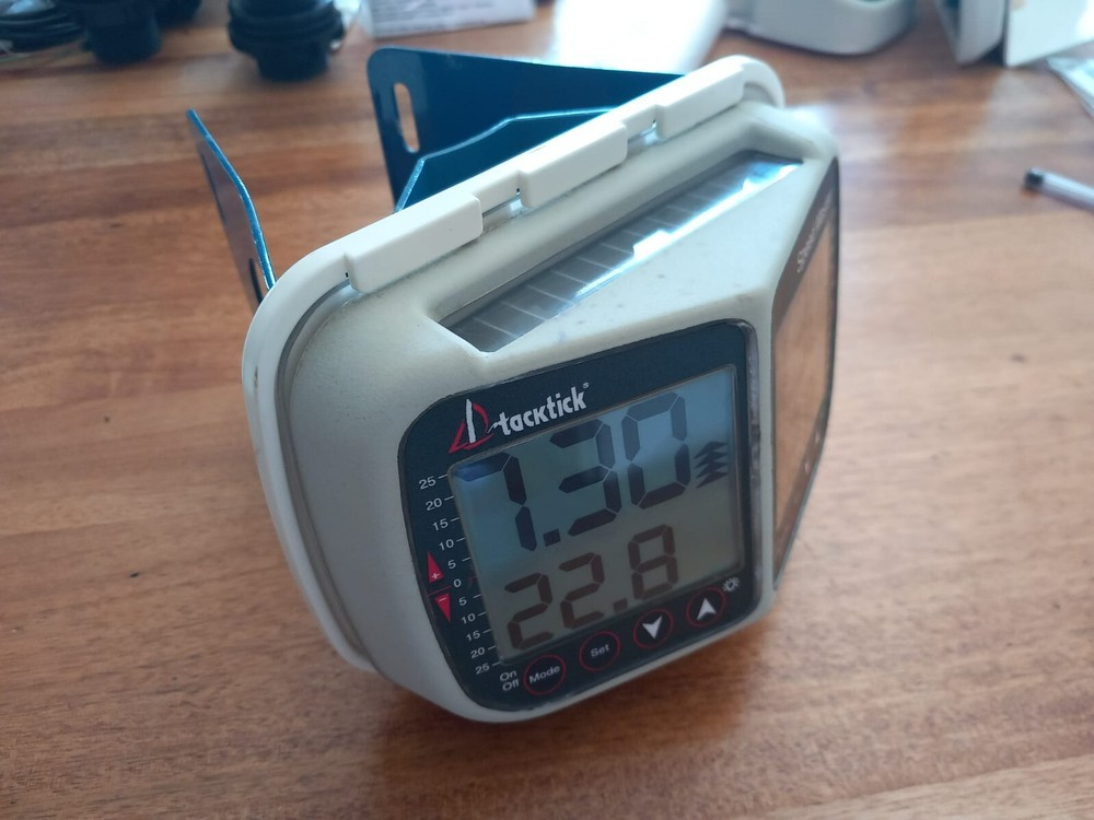 T045 cradle with connector for Raymarine tacktick compass
