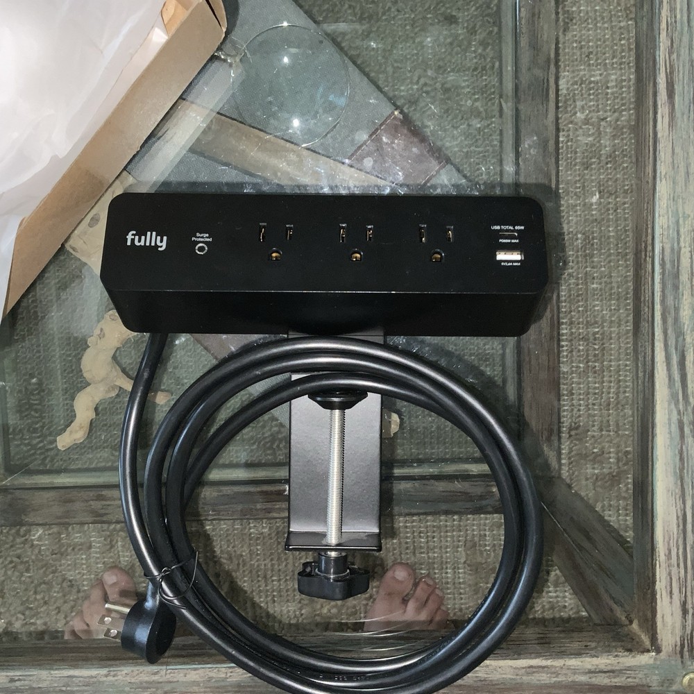 Fully Clamp-Mounted Surge Protector