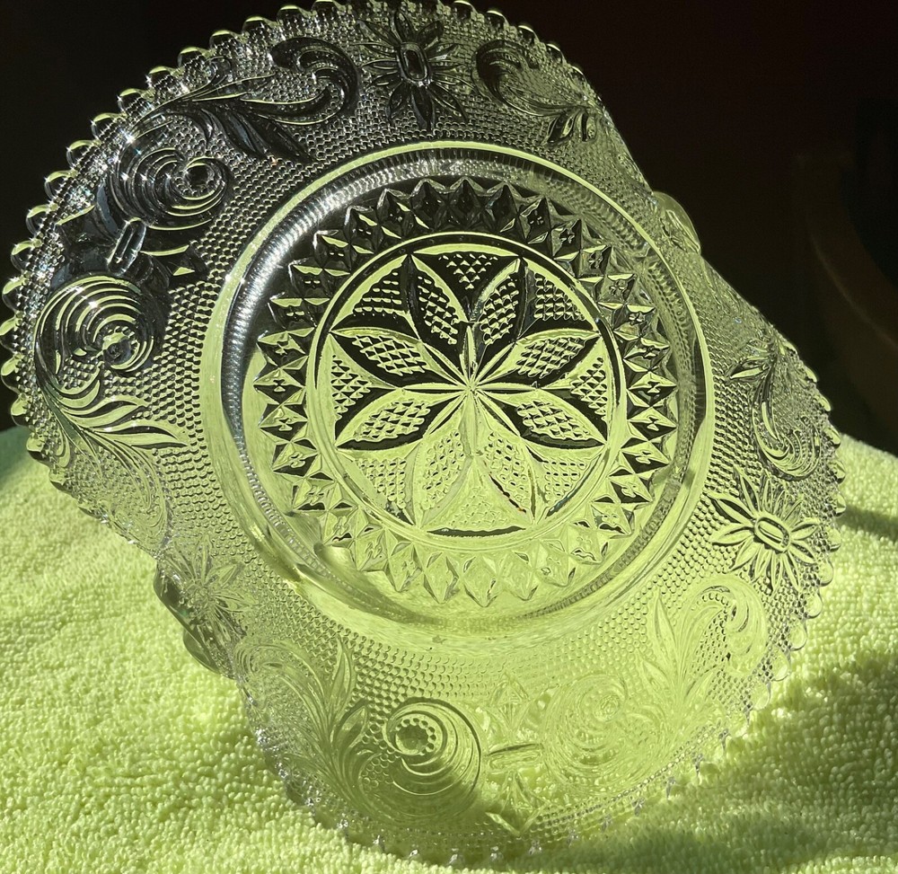 Clear Glass Candy / Nut Dish With Handle/Princess Feather Triangle Handle
