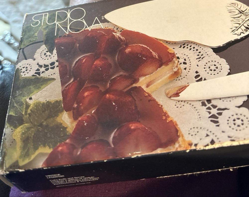 VINTAGE STUDIO NOVA GRAPE & VINE DESIGN CAKE KNIFE & SERVER- STAINLESS