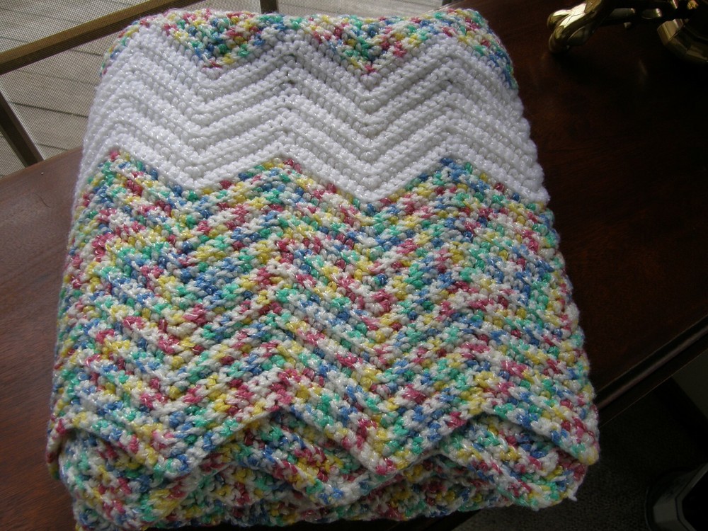 3342) Crochet Aphgan Throw White & Multi Color Chevron Pattern Handmade Used