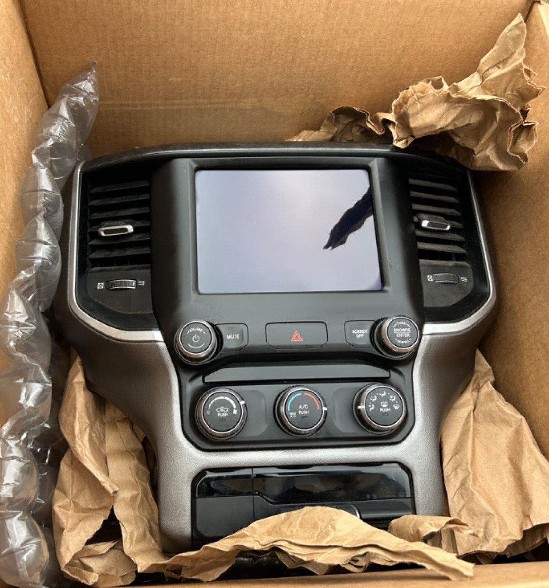 2019-2025 Apple CarPlay DODGE TRUCK NEW STYLE Ram 2500+  8.4" SET Screen Radio