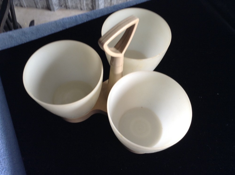 Tupperware 3 Cup Condiment Serving Holder