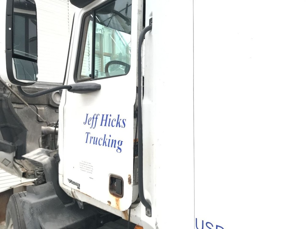 Mack CX VISION 41(in) Grab Handle, Cab Entry (Rear) - Used
