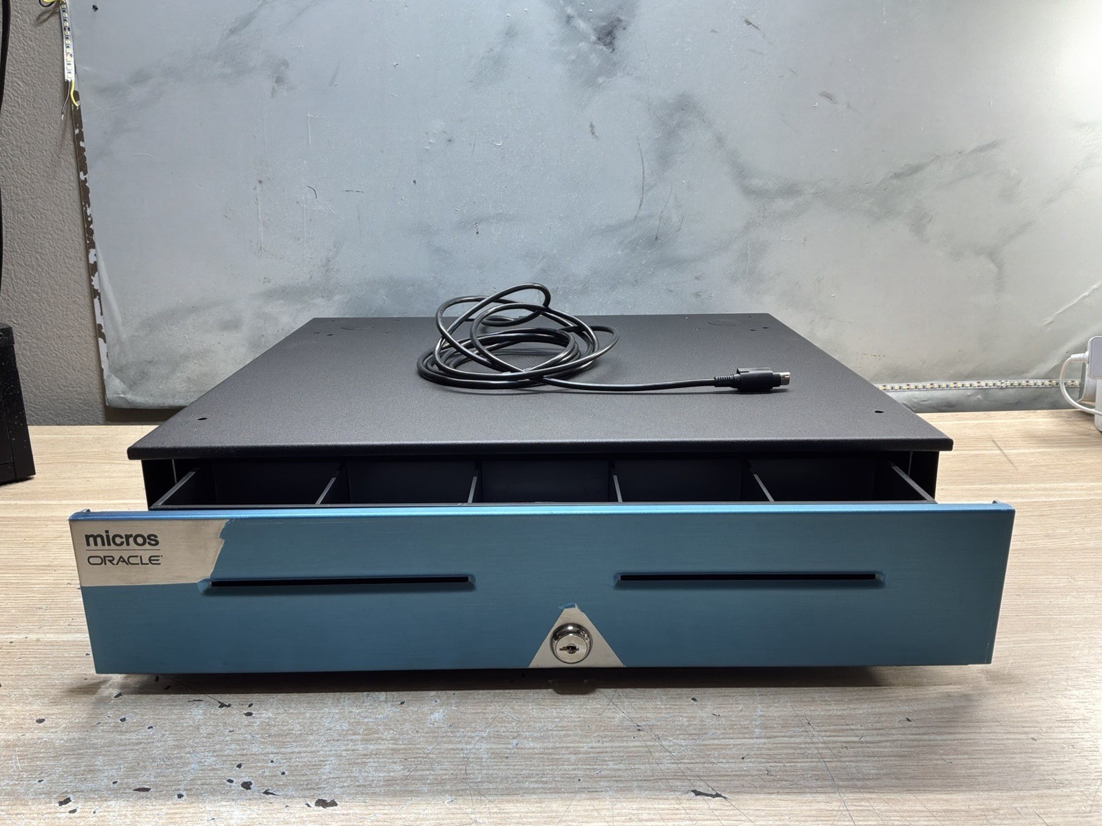 New Micros Oracle Cash Drawer 400018-226-PT PN: 7346087 with Keys/JUA3426