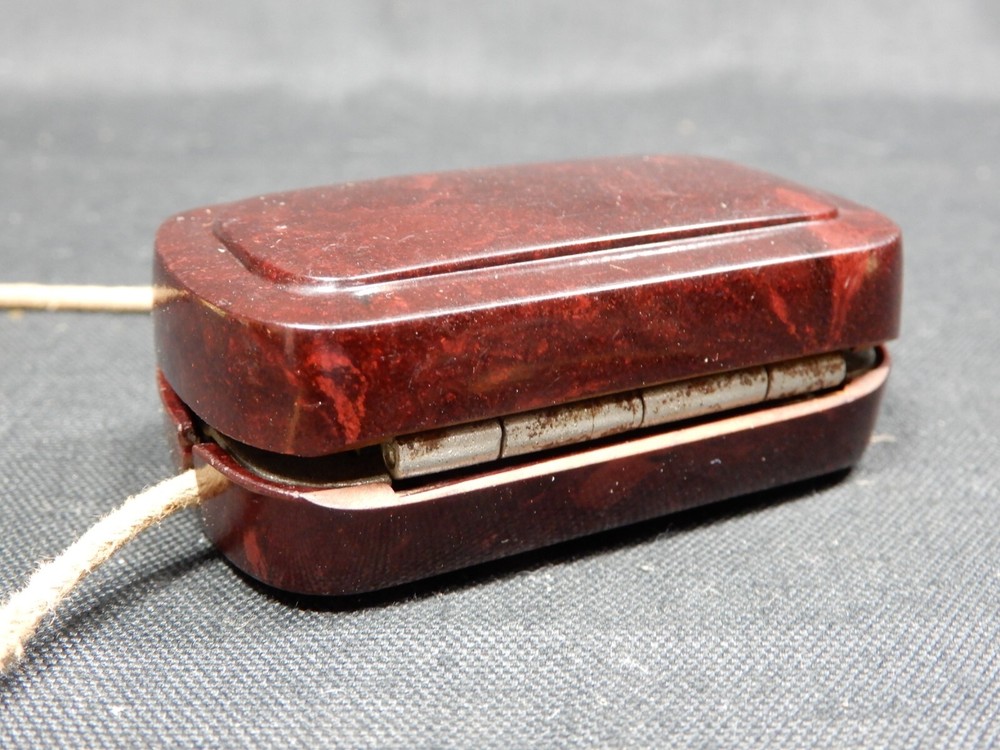 VINTAGE RETRO GERMANY BROWN BAKELITE SAFETY RAZOR BLADE SHARPENER
