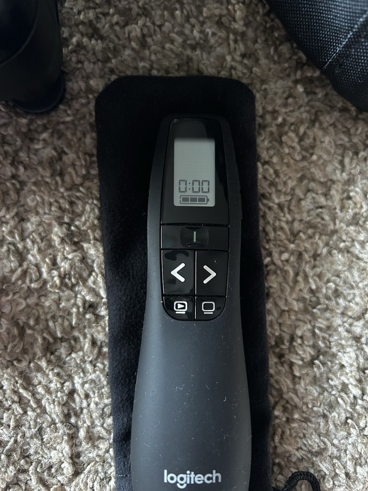 Epson EX7260 / H845A Wireless WXGA 3LCD Projector + Logitech presenter R800