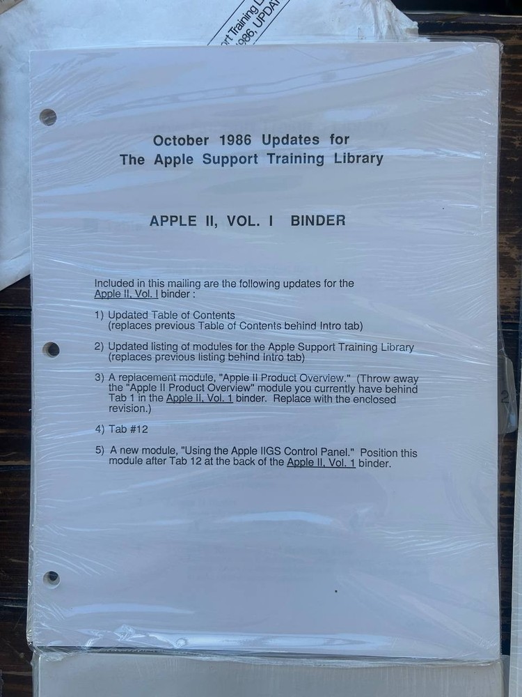 Apple Support Training Library binders, disks & update documents 1986