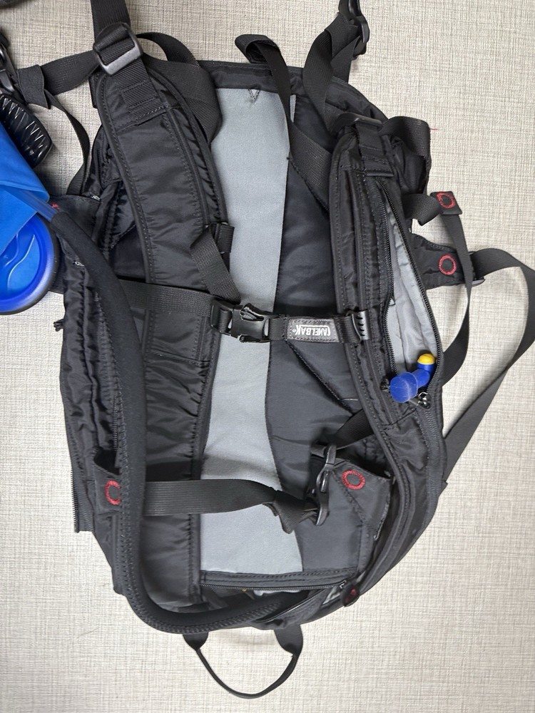 Camelbak Hydration Pack Backpack w/ Bladder Black Red Hiking Cycling Hunting