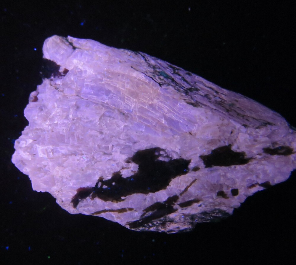 Fluorescent : AGRELLITE - Kipawa River Complex , Temiscamingue , Quebec